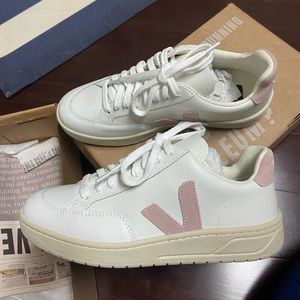 Veja V12 Shoes NWT
